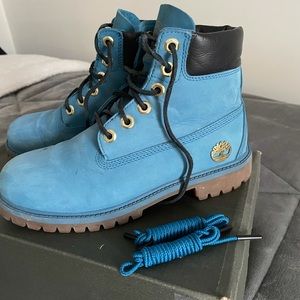Timberland boots blue size 5 but fits like 7